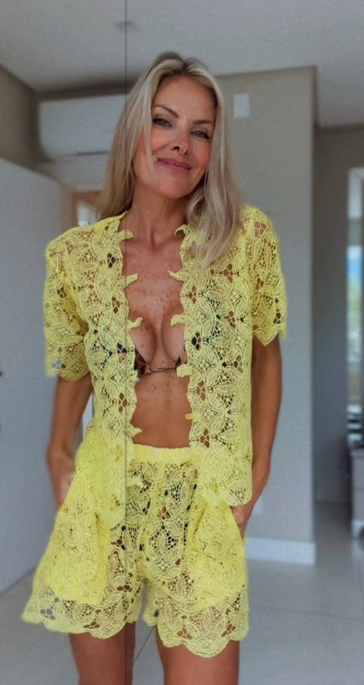 Conjunto de renda amarelo